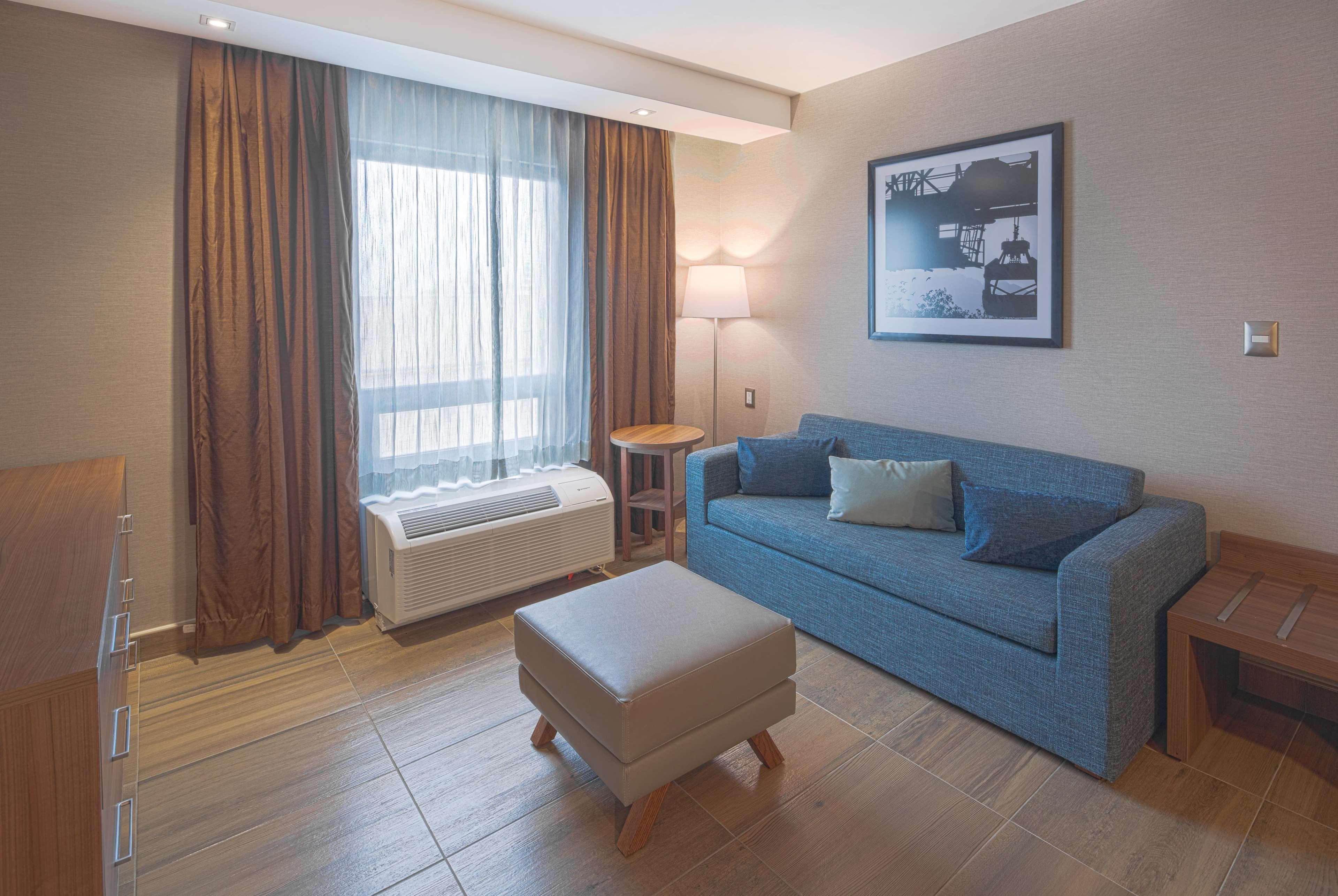 Hampton By Hilton Monterrey Galerias Obispado Zewnętrze zdjęcie