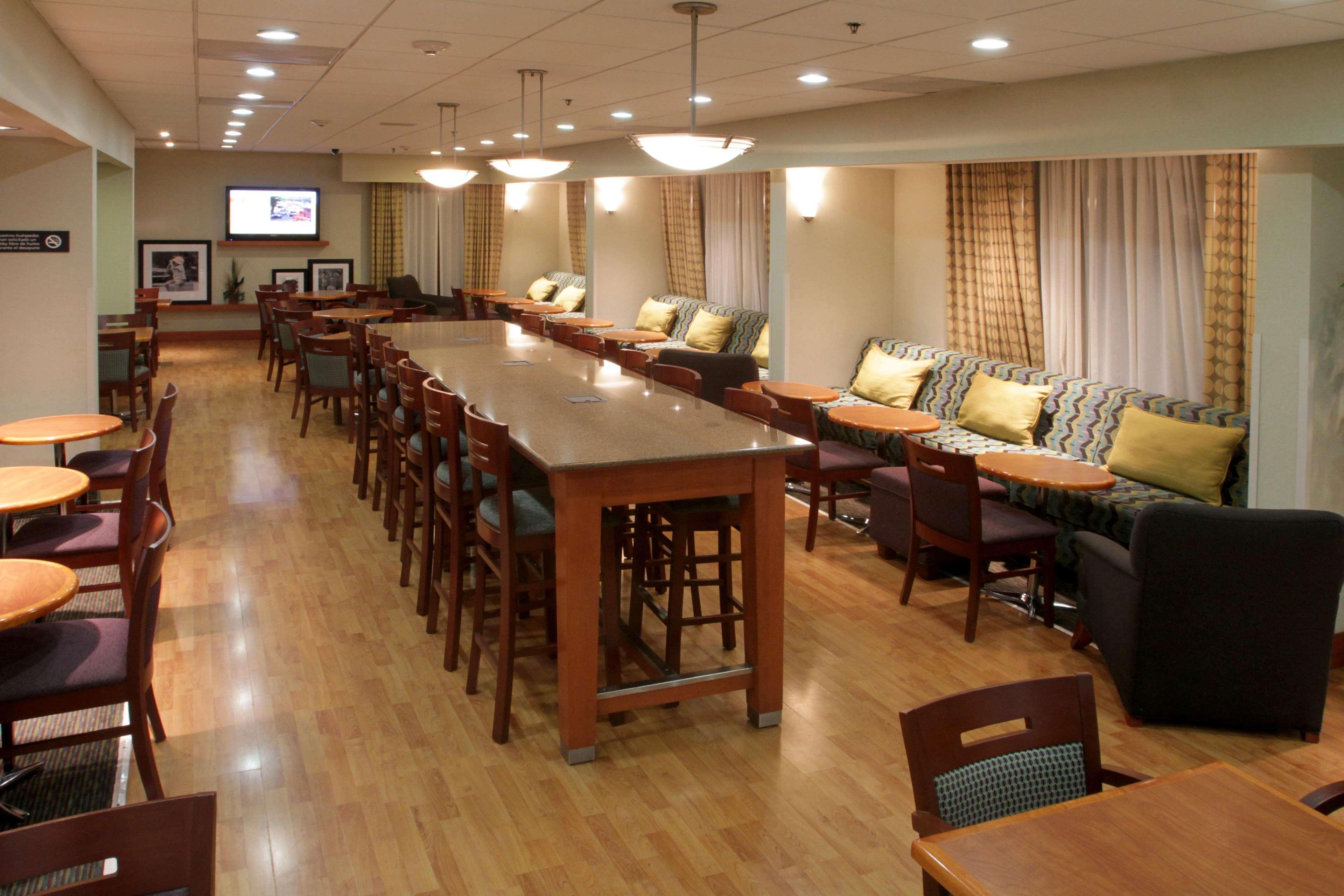 Hampton By Hilton Monterrey Galerias Obispado Zewnętrze zdjęcie