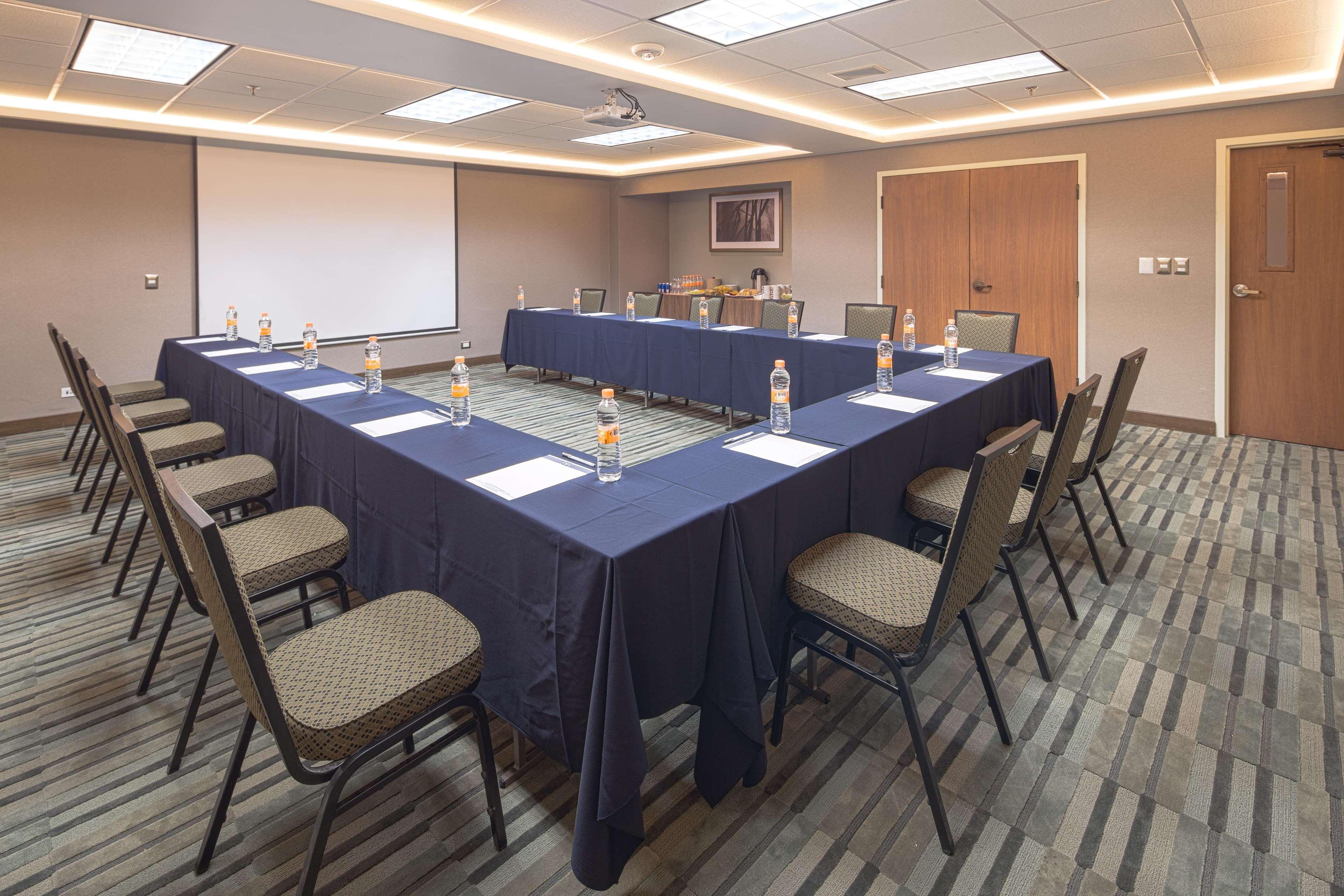 Hampton By Hilton Monterrey Galerias Obispado Zewnętrze zdjęcie