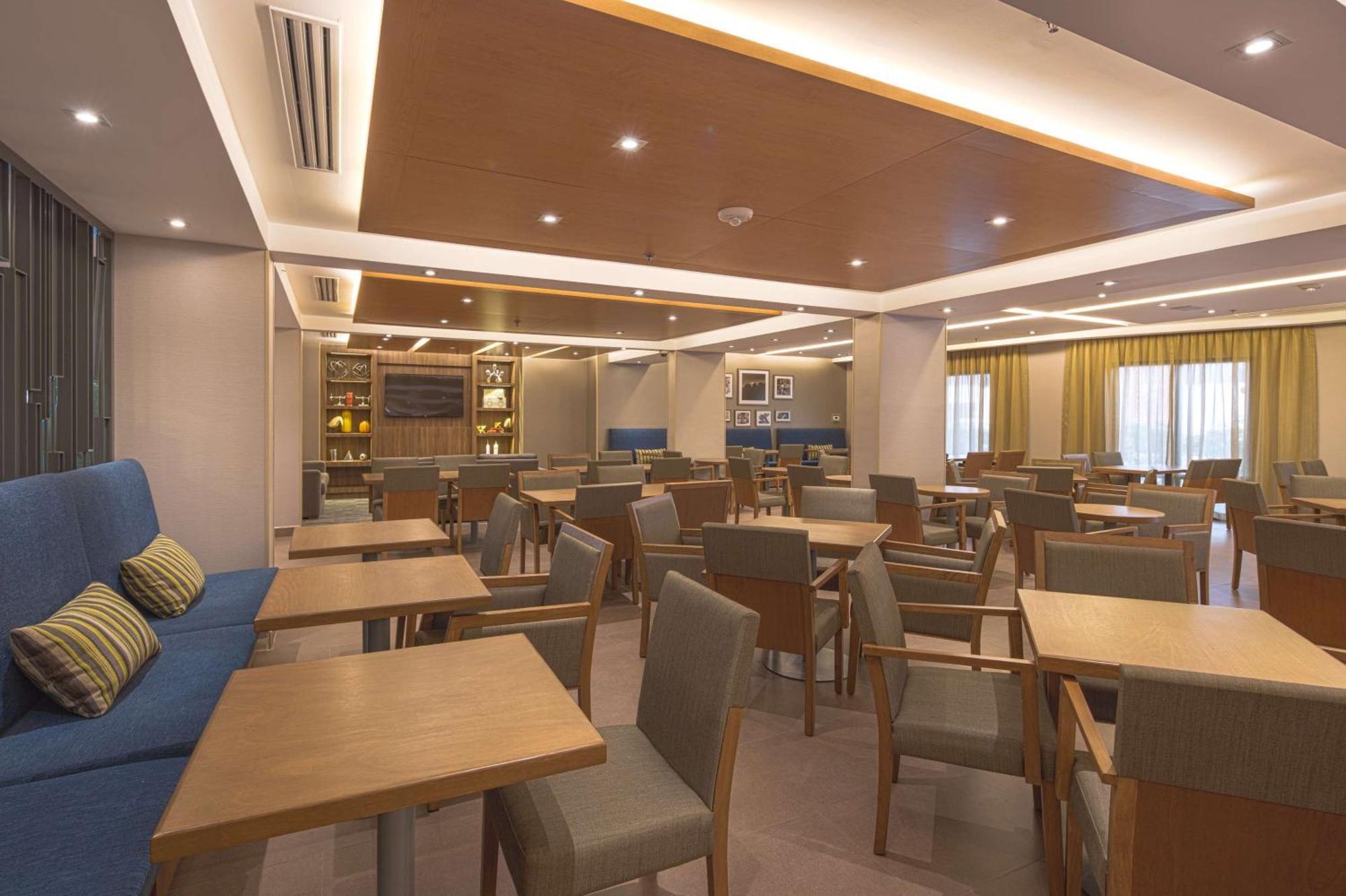 Hampton By Hilton Monterrey Galerias Obispado Zewnętrze zdjęcie