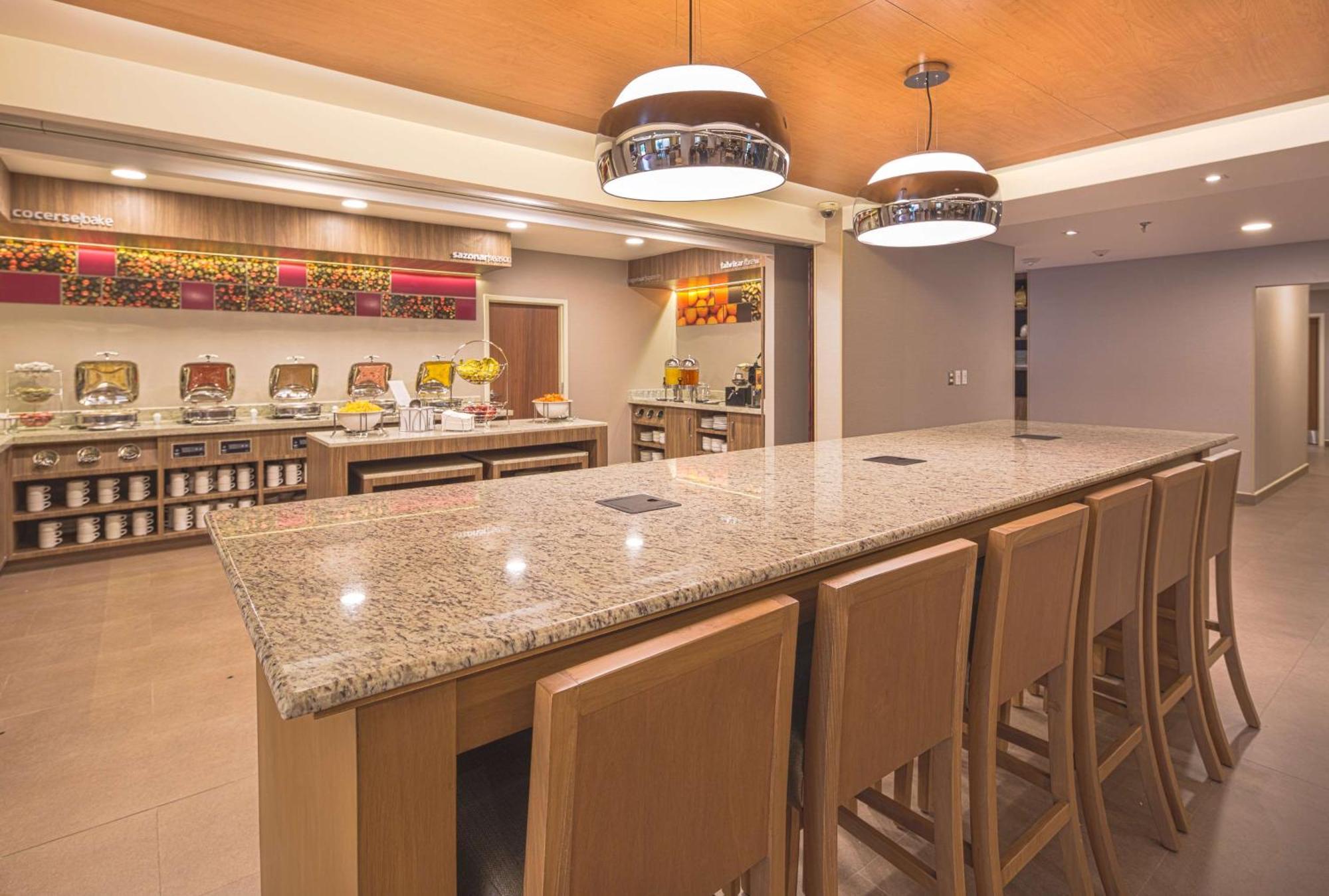 Hampton By Hilton Monterrey Galerias Obispado Zewnętrze zdjęcie