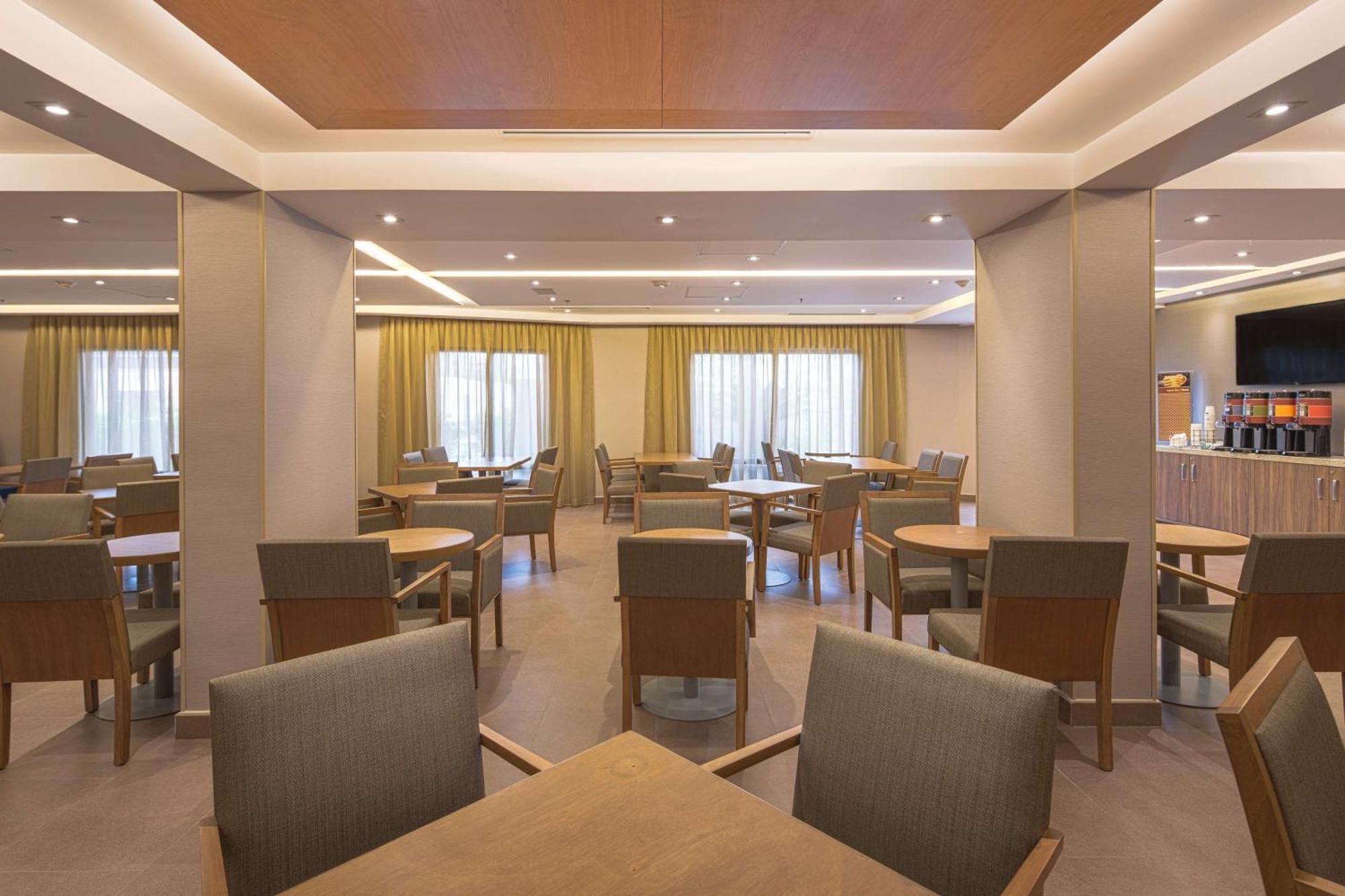 Hampton By Hilton Monterrey Galerias Obispado Zewnętrze zdjęcie