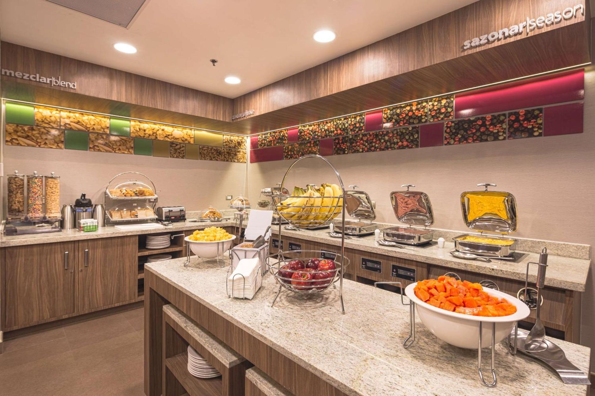 Hampton By Hilton Monterrey Galerias Obispado Zewnętrze zdjęcie