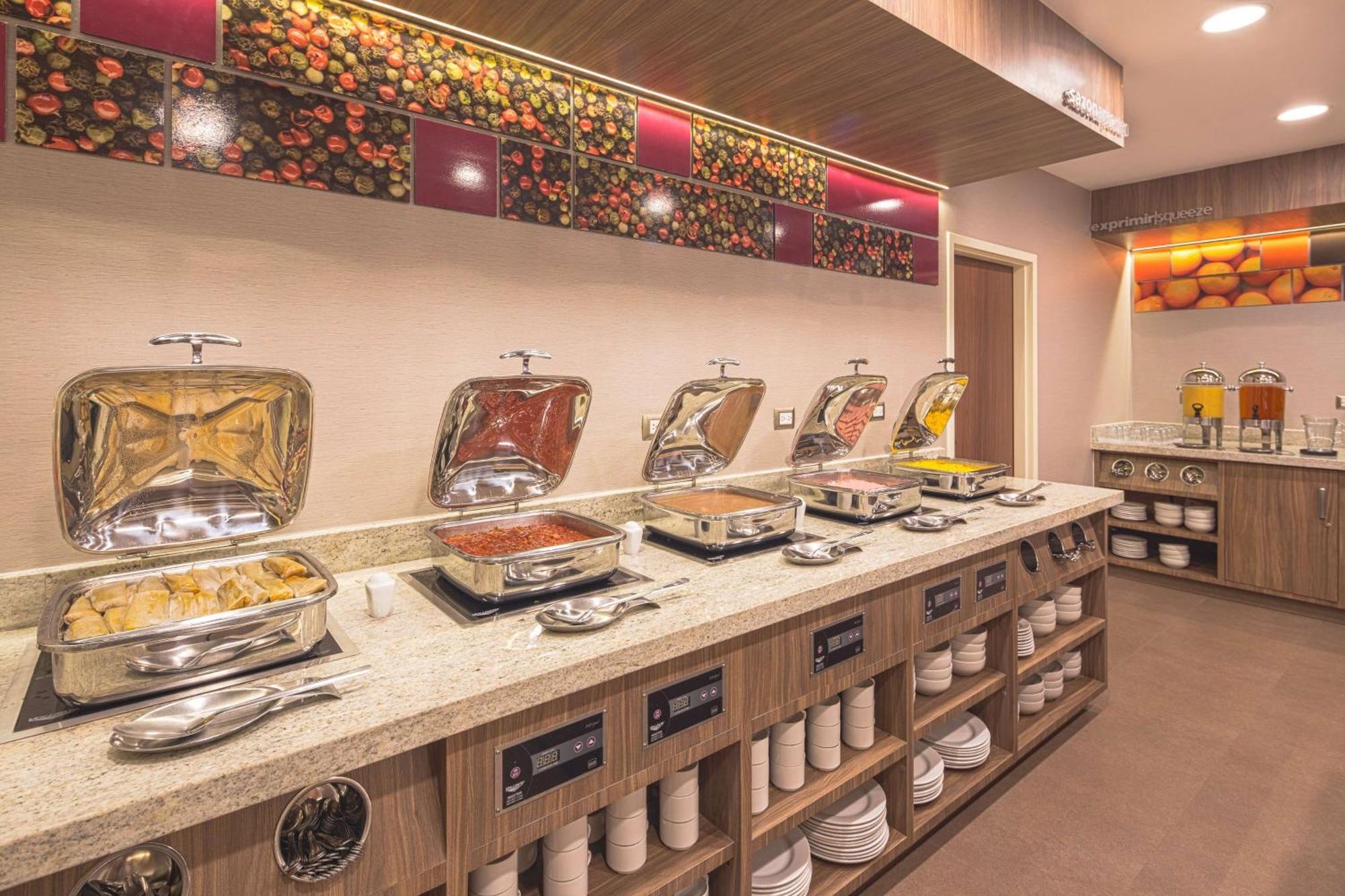 Hampton By Hilton Monterrey Galerias Obispado Zewnętrze zdjęcie