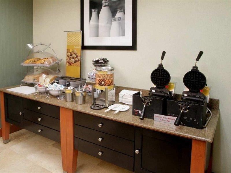 Hampton By Hilton Monterrey Galerias Obispado Zewnętrze zdjęcie