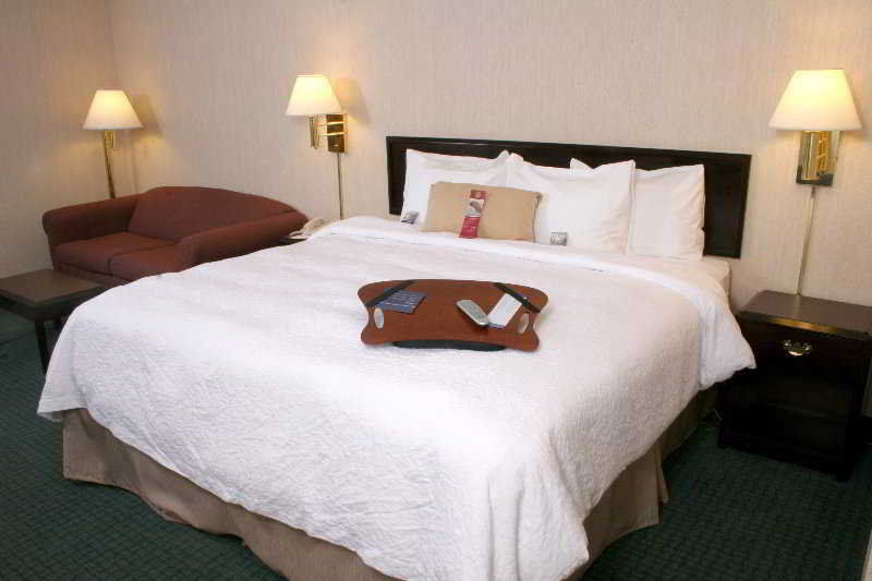Hampton By Hilton Monterrey Galerias Obispado Zewnętrze zdjęcie